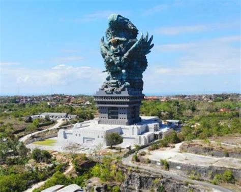 Garuda-Wisnu Kencana: การหลอมรวมของอำนาจและความศักดิ์สิทธิ์!